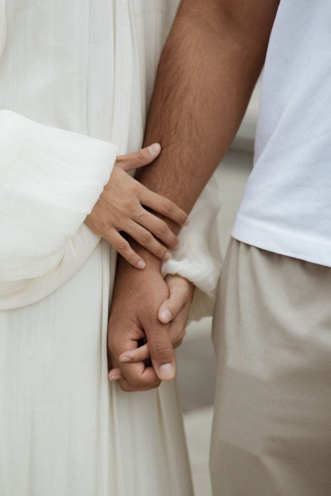 Pareja abrazada
