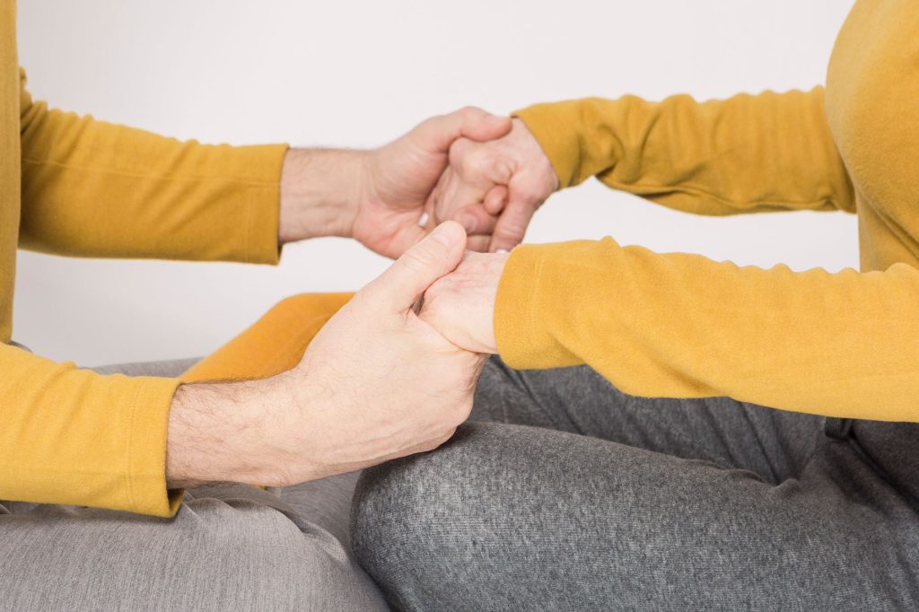 Pareja abrazada