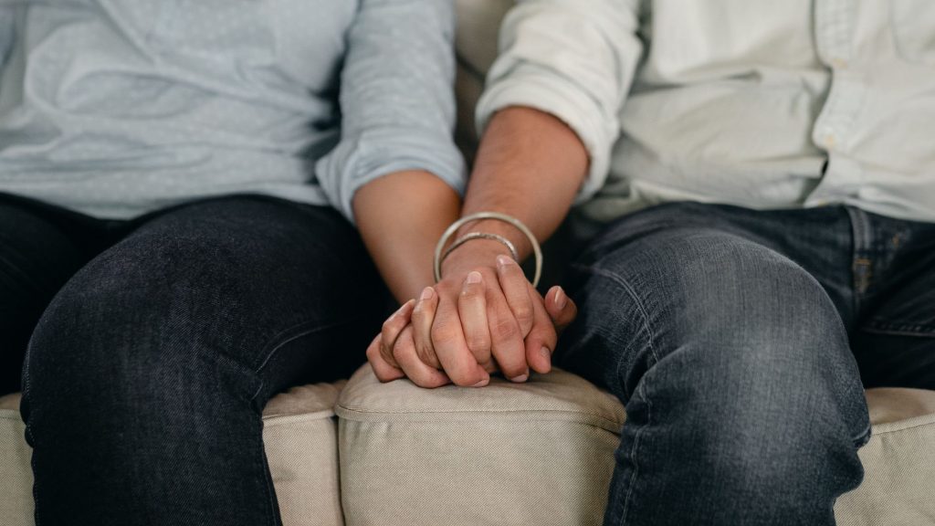 Pareja abrazada