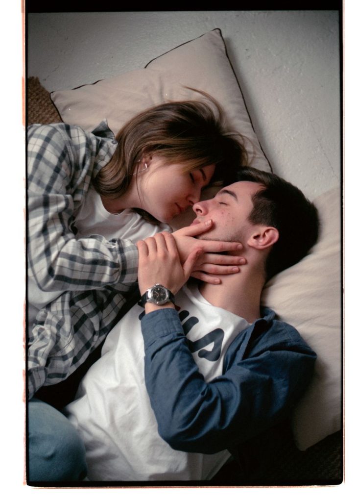 Pareja abrazada