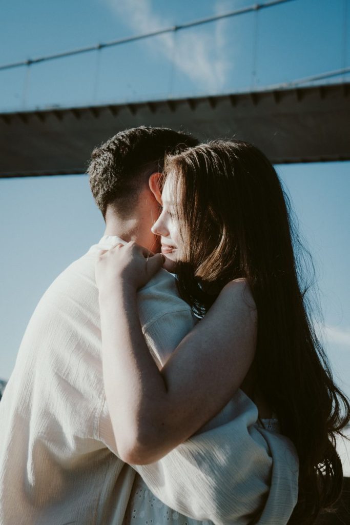 Pareja abrazada