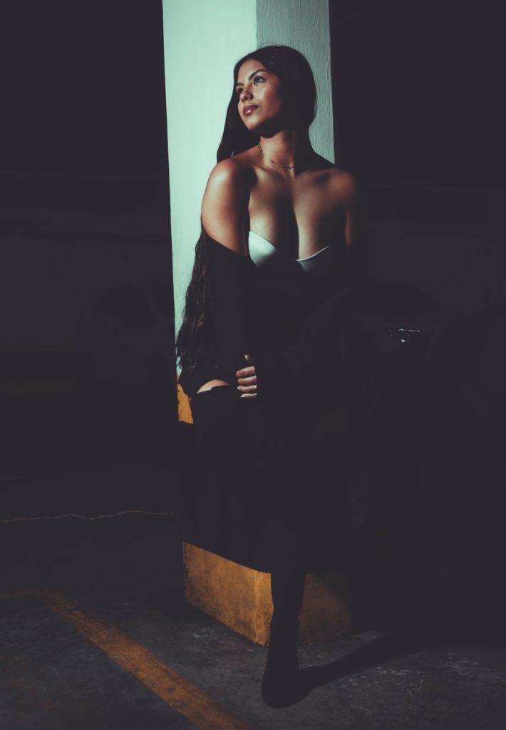 Mujer joven y seductora