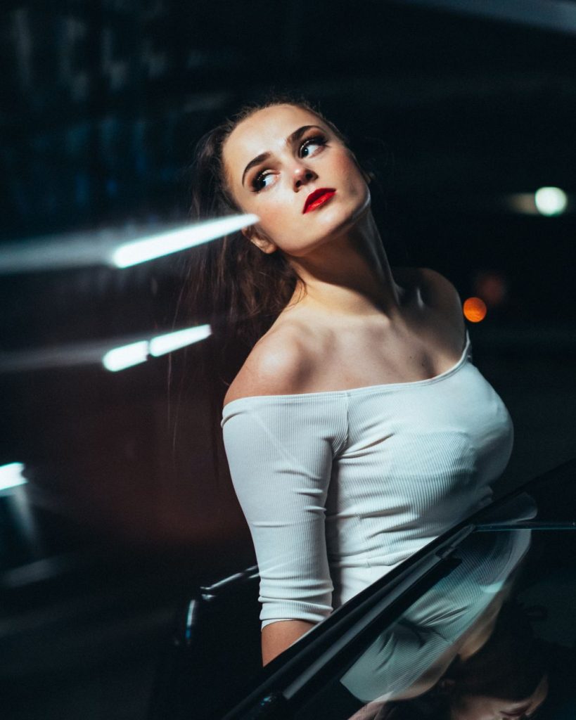 Mujer joven y seductora